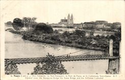 CPA Tours Vue Generale Le Pont Bonaparte le Pont de Pierre et la Cathedrale Saint Gatien