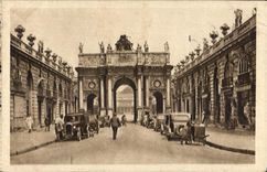 CPA Nancy L'Arc de Triomphe Rue Here Vue prise de la place Stanislas