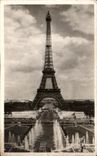 CPA Paris En Flanant Les grandes eaux au Palais de Chaillot et la Tour Eiffel Yvon 