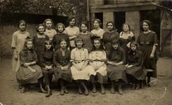 CARTE PHOTO Internat d'Angers 1919 1920 Filles 