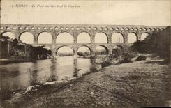 CPA Nimes Le Pont du Gard et le Gardon