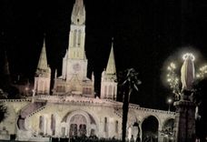 CPA Lourdes La Basilique Et La Vierge Couronnee Illuminees 