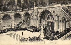 CPA De Lourdes Le Rosaire Un Jour De Pelerinage