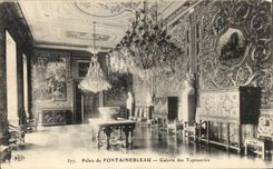 CPA Fontainebleau Palais Galerie des tapisseries Lion 