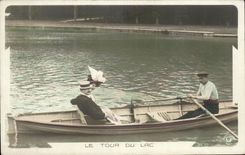 CPA Fantaisie Femme Le tour du lac Barque