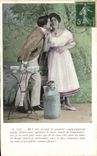 CPA Fantaisie Femme Couple Laitiere