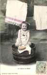 CPA Fantaisie Enfant La lessive de bebe