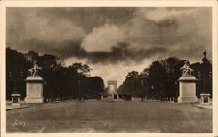 CPA Paris En Flanant l'Avenue des Champs Elysees Yvon 