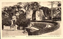 CPA Boulogne on Sea the Monument of the French Souvenir and the Gate of the Degrees