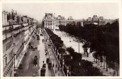 CPA Paris While Strolling Street De Rivoli And Jardin Of Tileries