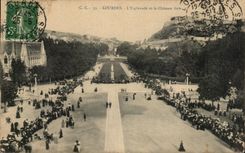 CPA Lourdes L'Esplanade Et Le Chateau Fort
