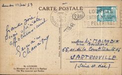 CPA Lourdes Le Monument aux Morts et la Basilique 