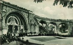 CPA Lourdes La Basilique Pendant la Benediction