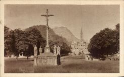 CPA Lourdes Calvaire Breton et Esplanade