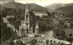 CPA Lourdes La Basilique Vue Chateau Fort 