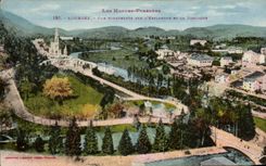 CPA Hautes Lourdes Vue L'Esplanade Basilique