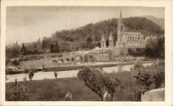 CPA Lourdes La Basilique Vue Laterale
