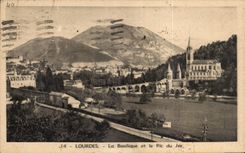 CPA Lourdes La Basillique et le Pic du Jer