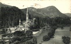 CPA Lourdes la Basillque et le Gave 