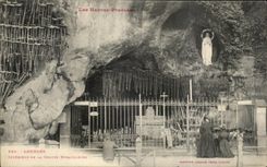 CPA Lourdes Interieur De La Grotte Miraculeuse