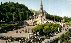 CPA Lourdes les Malades assistant au chemin de Crolx 