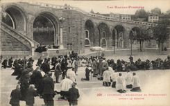 CPA Lourdes Benediction Du St Sacrement devant le rosaire 