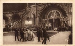 CPA Lourdes Benediction Du Saint Sacrement Devant Le Rosaire