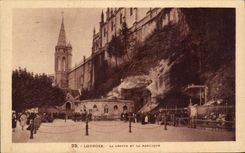 CPA Lourdes La Orotte Et La Basilique
