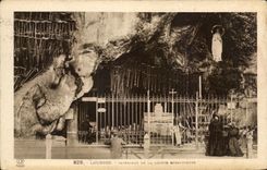 CPA Lourdes Interieur De La Grotte Miraculeuse