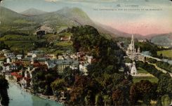 CPA Lourdes Vue panoramique sur le Calvaire Et La basilique