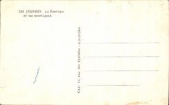 CPA Lourdes la Basitique et les montagnes