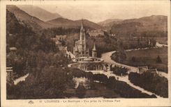CPA Lourdes Le Basilique vue prise du Chateau Fort