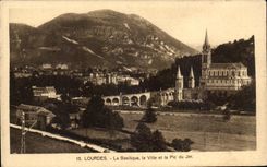 CPA Lourdes La Basilique la Ville et le Plc du Jer