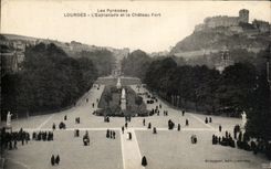 CPA Lourdes L'Esplanade et le Chateau Fort