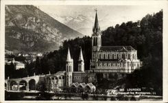 CPA Lourdes La Basilique tes Montagnes