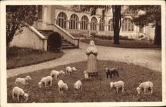 CPA Lourdes Pension de Dames route de Pontacq Lourdes en face la Grotte un coin du parc