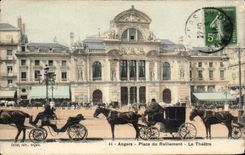 CPA Angers Place du ralliement le theatre Caleches