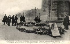 CPA Paris la tumba del soldado desconocido y de la llama perpetua del recuerdo de Militaria