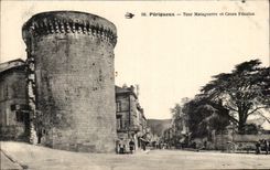 CPA Perigueux Tour Mataguerre et Cours Fenelon