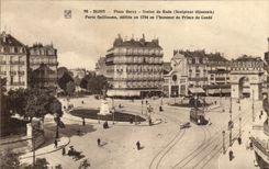 CPA Dijon Place Darcy Statue de Rude Porte Guillaume