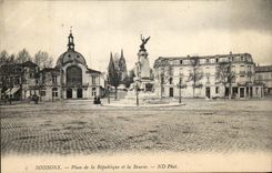 CPA Soissons Place de la Republique et la Bourse