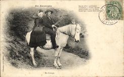 CPA In Auvergne Known lo coha poulinteiro a dobopt E the antro dorries Folklore Chevla Horse Costume