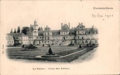 CPA Le Palais Cour des Adieux Fontainebleau