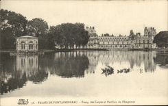 CPA Palais De Fontainebleau Etang Des Carpes Et Pavillon De L'Empereur