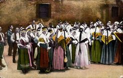 CPA Les Vieux Costumes Pyrenees Bethmalaises Folklore Costume