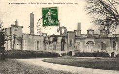 CPA Chateaurenault Ruines du Chateau apres I'Incendie du 5 fevrier 1907