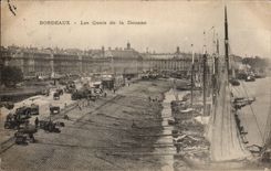 CPA Bordeaux Les Quais de la Douane Bateaux