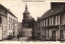 CPA L'Auvergne Pittoresque Besse Le beffroi du 15eme