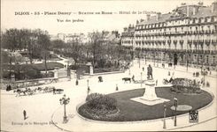 CPA Dijon Place Darcy Statue De Rude Hotel De La Cloche