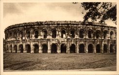 CPA La Douce France Nimes Les Arenes